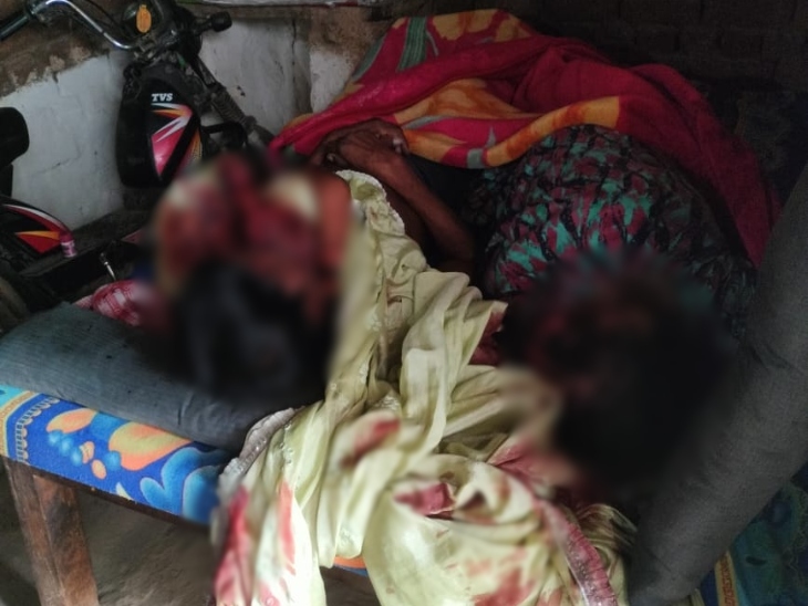 खांट पर सो रहे बुजुर्ग दंपती खून से लथपथ पड़े थे।