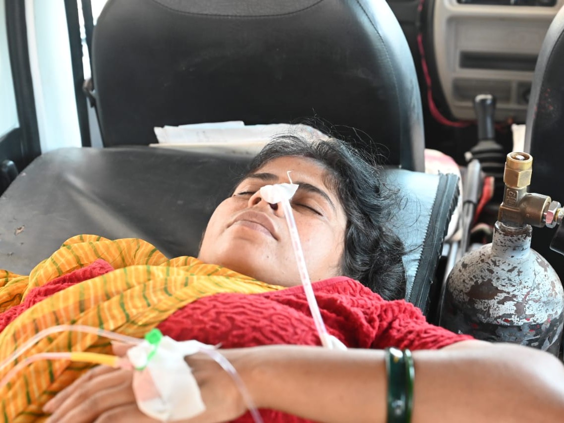 40 बीघे जमीन के विवाद में मुन्नी बाई ने जहर खा लिया. अस्पताल में उसकी मौत हो गई.