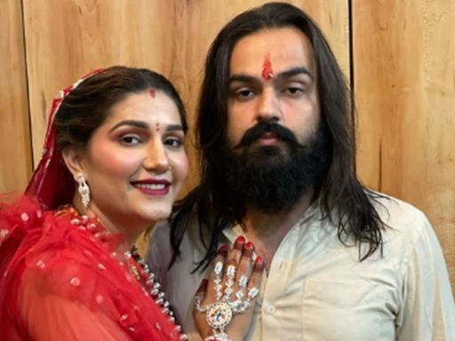 In 2016, after four years of meeting, both of them had a court marriage.