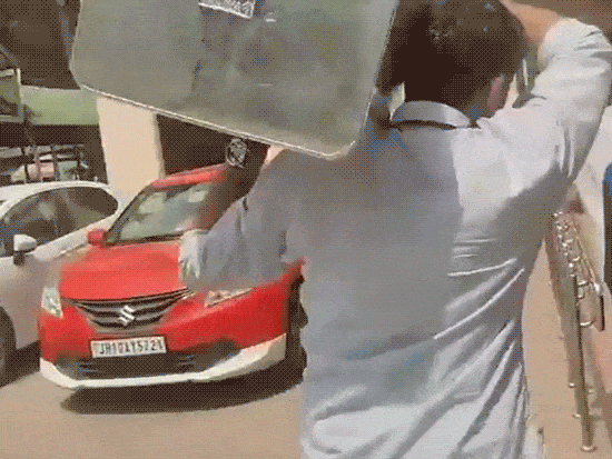 दिल्ली हाईकोर्ट ने न्यूजक्लिक पर ईडी की कार्रवाई रद्द की: कहा- कार्रवाई स्वतंत्र और निष्पक्ष पत्रकारिता पर शक्तियों का मनमाना दुरुपयोग था दिल्ली पुलिस की स्पेशल सेल ने 30 मार्च, 2024 को न्यूजक्लिक के खिलाफ 8 हजार पन्नों की चार्जशीट दाखिल की थी।