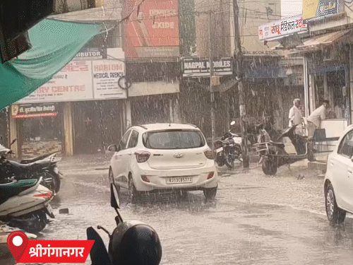 राजस्थान के श्रीगंगानगर में गुरुवार शाम को ओले गिरे।