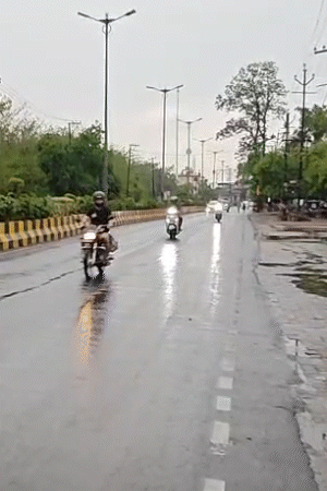 सहारनपुर में तेज हवा और बूंदाबांदी के बीच लोगों को गर्मी से राहत मिली।