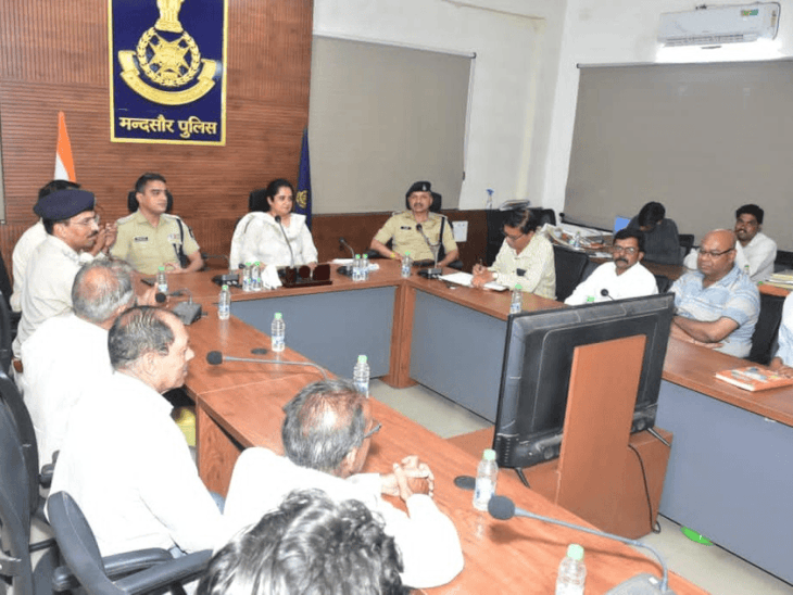 Mandsaur Collector Aditi Garg Meeting: Security, CCTV, Repairs ...