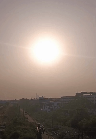दिन चढ़ते ही सूरज की तपिश ने लोगों को परेशान किया।