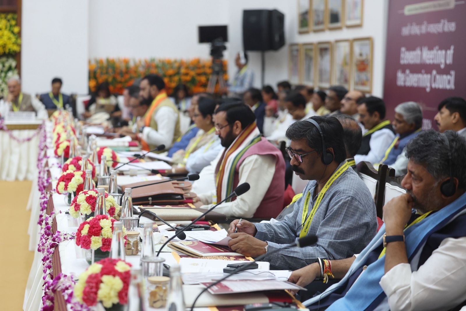 बैठक में शामिल हुए कर्नाटक CM डीके शिवकुनार, झारखंड CM हेमंत सोरेन और अन्य राज्यों के मुख्यमंत्री।