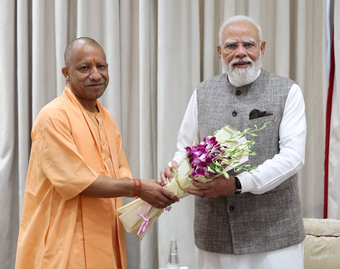 नीति आयोग की बैठक के बाद यूपी CM योगी आदित्यनाथ PM मोदी से मिले।