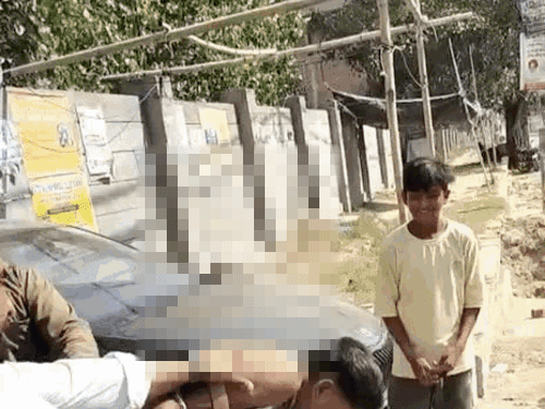 युवक के साथ मारपीट की गई।