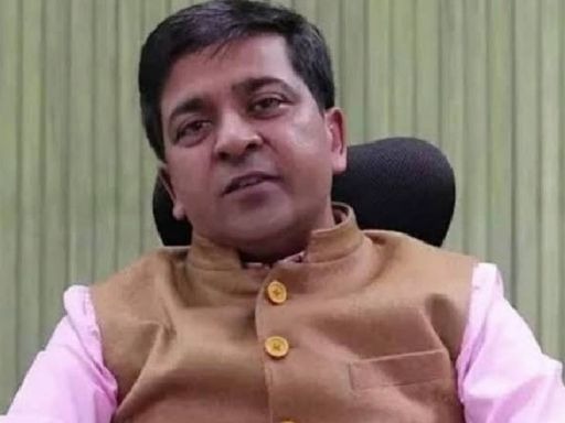 यह यूपीपीसीएल के चेयरमैन आशीष गोयल हैं, जिन पर मंत्री एके शर्मा ने निशाना साधा है।