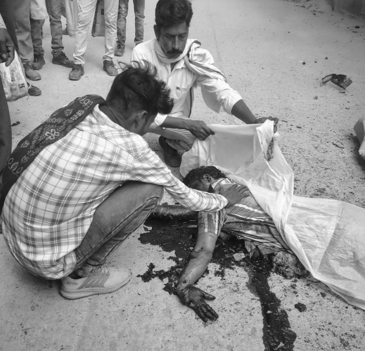 विक्रम सिंह पटेल का पेट फट गया और आंतें बाहर आ गईं.