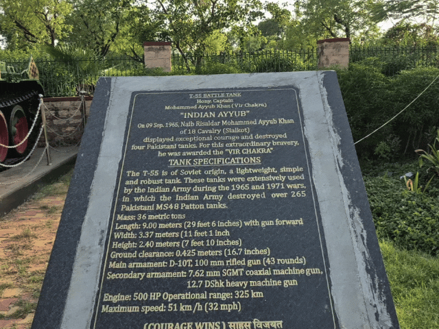 टैंक के पास टैंक के बारे में जानकारी देते हुए पट्टी लगी है जिसमें इंडियन अयूब की शहादत और टैंक की सारी जानकारी है लेकिन जैसे ही रात होती है वह भी अंधेरे में लुप्त हो जाती है अगर कोई कुछ देखना चाहे तो उसे टोर्च की जरूरत पड़ेगी