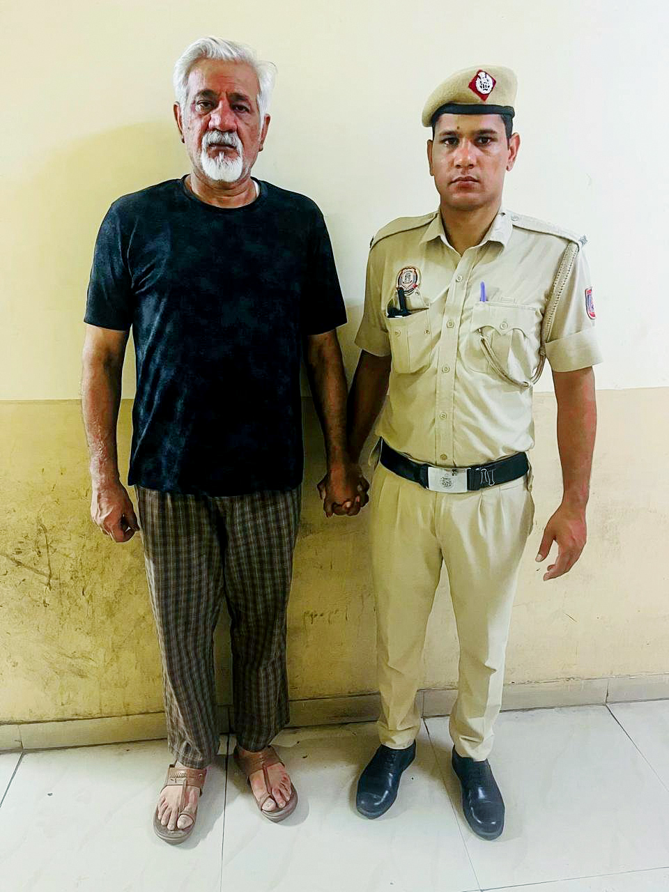 दिल्ली पुलिस ने 3 जून की रात होटल के सह-मालिक लवकेश बजाज को हिरासत में लिया था।