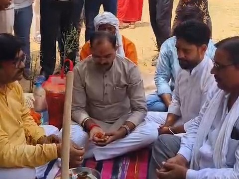 भूमि पूजन किया गया।