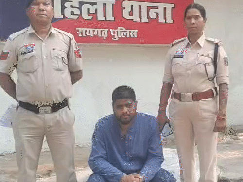 महिला का अश्लील वीडियो बनाकर उसे ब्लैकमेल करते रहा युवक। - Dainik Bhaskar