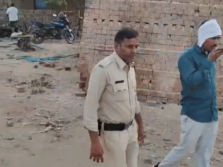 घटना की सूचना मिलने पर पुलिस टीम मौके पर पहुंची.