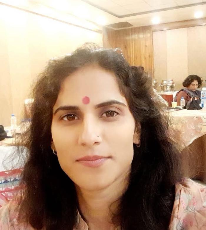 पुलिस ने गोली चलाने के आरोप में सुनीता सिंह को गिरफ्तार कर लिया है. सुनीता बाबा राजा के साथ किले में रहती है।