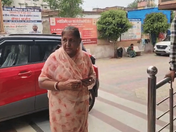 संयोगिता की मां नरेंद्र कुमारी का कहना है कि सुनीता ने उनकी बेटी का घर उजाड़ दिया।