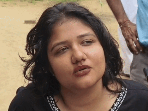 घायल यशस्विनी मिश्रा का कहना है कि टक्कर लगने के बाद अचानक तेज झटका लगा।