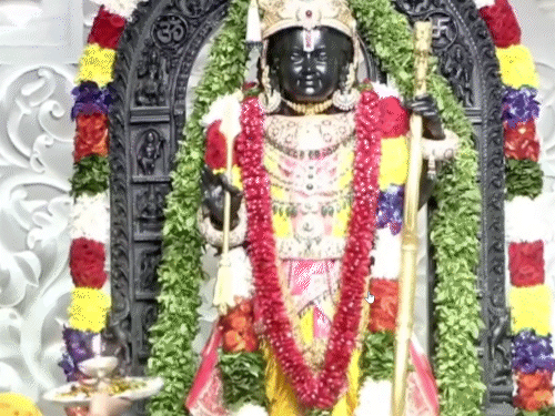 अयोध्या के साधु-संतों ने भी दान विवाद की जांच कराने की मांग की है।