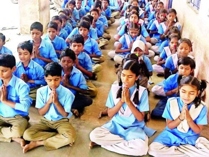 Chhattisgarh Schools RSS Agenda Controversy | Congress Protests Gayatri Mantra