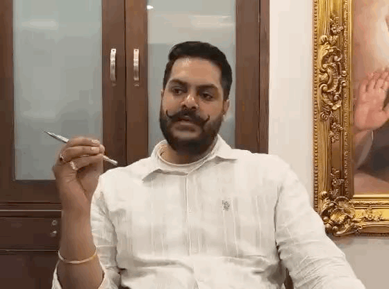जानकारी देते हुए आरोपी रवि कुमार के वकील एडवोकेट गगन बेदी।