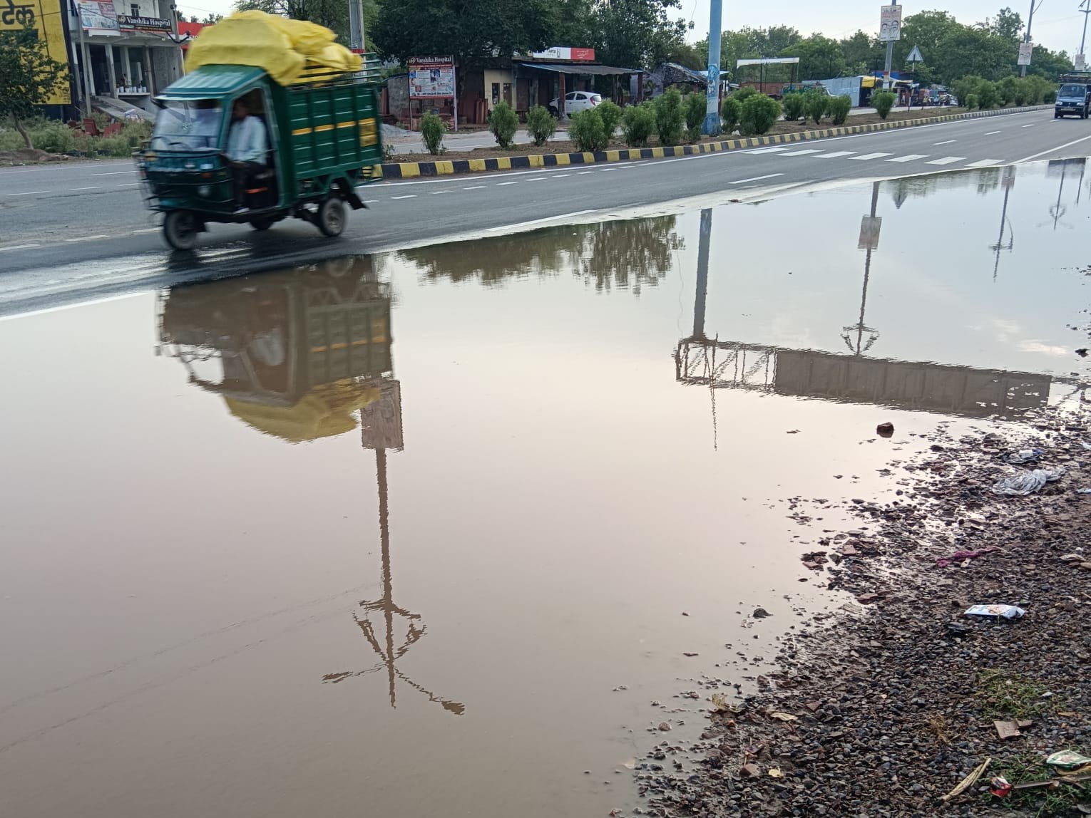 Fatehpur Sikri Highway Waterlogging | Agra Accident Risk