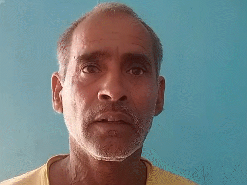 यह आरोपी लवकुश के पिता बच्चूलाल हैं। इनका कहना है कि जांच के सिलसिले में कुछ लोग हमारे घर पहुंचे और तलाशी ली।
