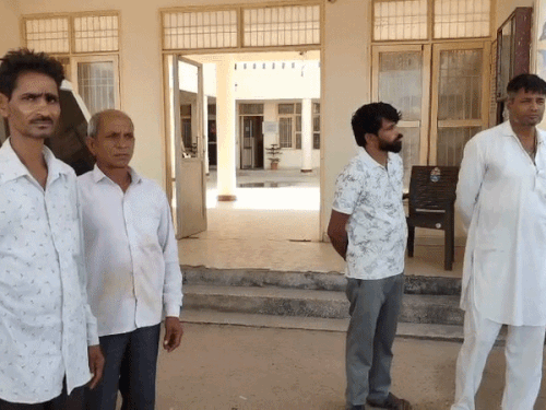 पुलिस ने सभी शवों को कब्जे में लेकर पोस्टमार्टम के लिए अल-आफिया अस्पताल, मांडीखेड़ा भेज दिया। शाम तीन बजे परिजन नूंह पहुंचे थे।