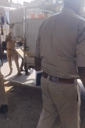 मौके पर पहुंची पुलिस ने महिला के शव को पीएम के लिए भेजा है।