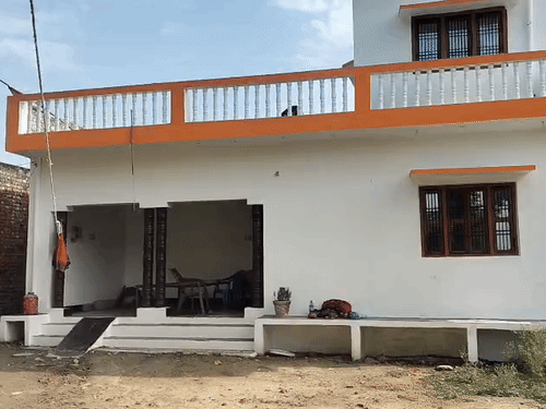 अनुकल्प मिश्रा यांचे वडिलोपार्जित घर इनायतनगरच्या मुतलके ईंटगाव येथील बसवामध्ये आहे.
