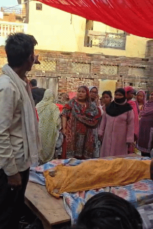 मलबे में दबकर 6 साल के मासूम की मौत हो गई, वहीं दादी गंभीर रुप से घायल हो गई।