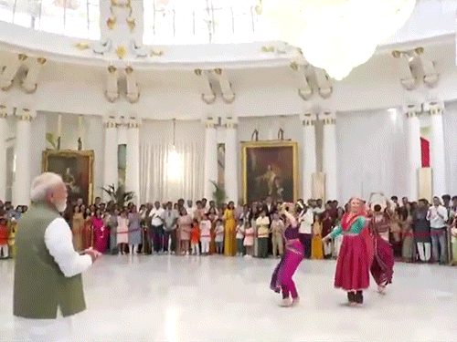 पीएम जिस होटल में ठहरे, वहां सांस्कृतिक कार्यक्रम का भी आयोजन किया गया।