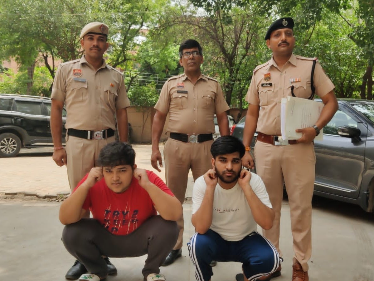 पुलिस द्वारा गिरफ्तार किए गए आरोपी समर गुलिया और मोहित गाबा।