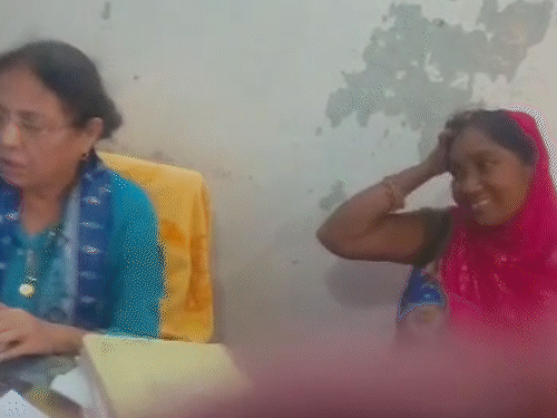 मैनेजर ने महिला से कहा कि ‘कभी भी आना हो तो मेरे पास आना’