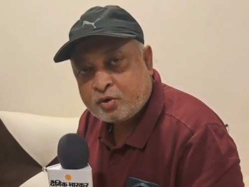 बाबा राजा ने कहा- सुनीता ने आत्मरक्षा में गोली चलाई।