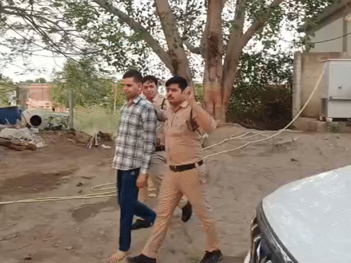 आरोपी मनीष कुमार को पुलिस ने गिरफ्तार कर लिया है.