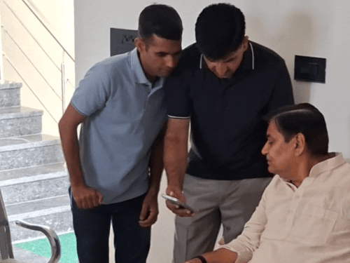 डोटासरा ने कहा-CM भजनलाल शर्मा को देवदर्शन के लिए तो समय है लेकिन युवाओं से मिलने के लिए नहीं।