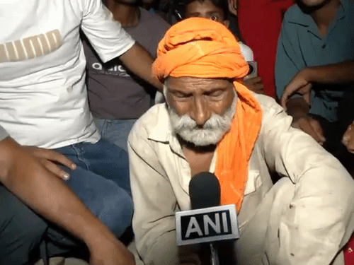 मृतक के पिता पिता भगवत घटना की जानकारी देते हुए।