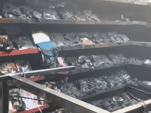 हादसे में मार्ट में रखा लाखों रुपए का सामान जलकर खाक हो गया।
