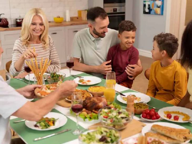 Writer Christina Wright says – No matter how fast the world moves, the thread of family keeps them firmly connected. - Symbolic photo - Dainik Bhaskar
