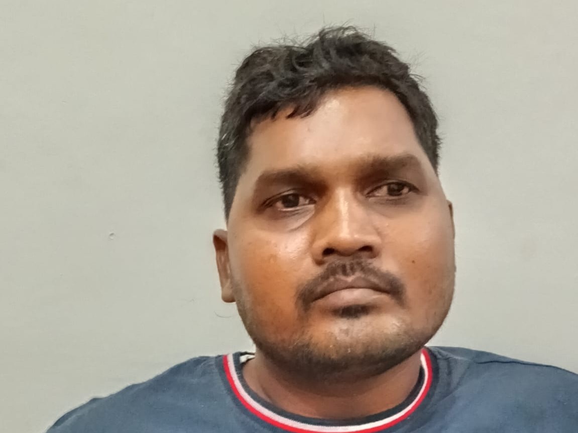 ACB ने चपरासी लच्छन भानु को पकड़ा।
