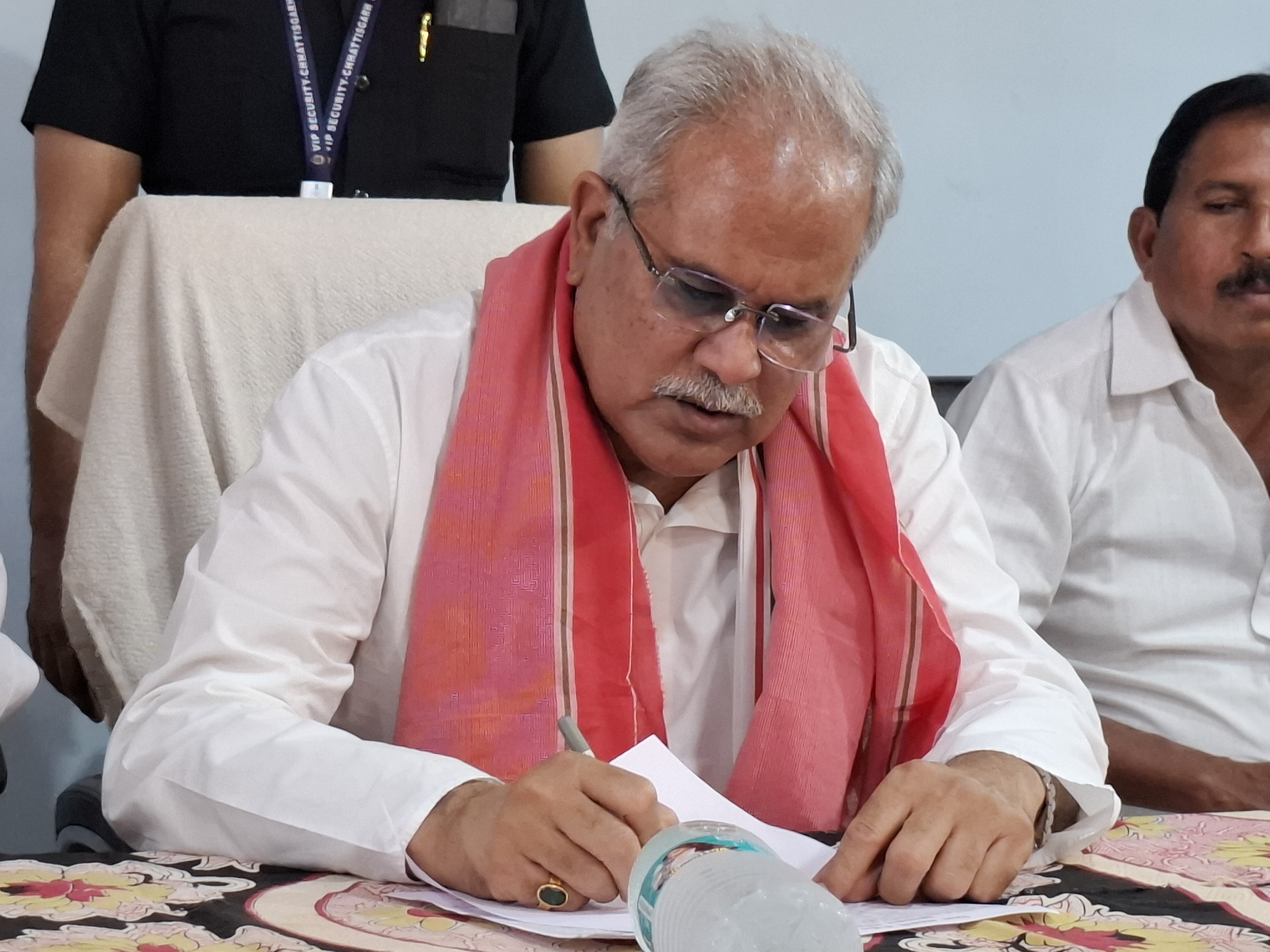 भूपेश बघेल ने भाजपा की चुनावी जीत और चुनाव प्रक्रिया पर सवाल उठाए।