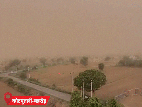 राजस्थान के कोटपूतली-बहरोड़ में दोपहर में रेत का बवंडर आया। इसके बाद करीब 30 मिनट तक बारिश हुई।