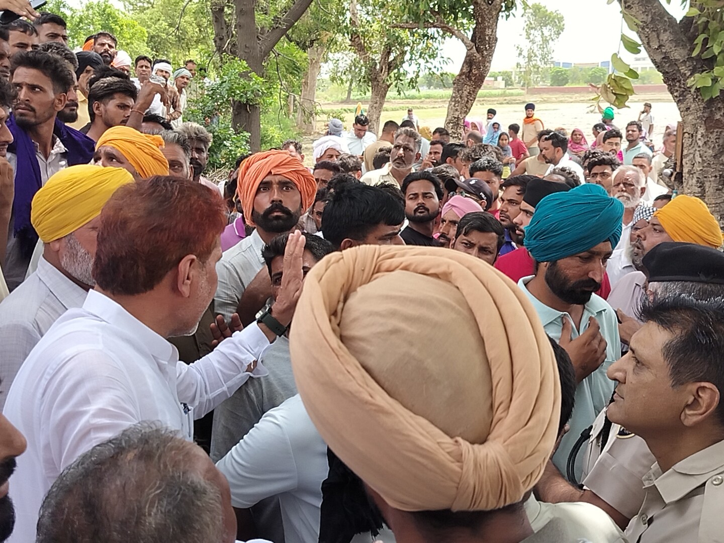 हादसे के बाद राज्यसभा सांसद सुभाष बराला भी मौके पर पहुंचे।