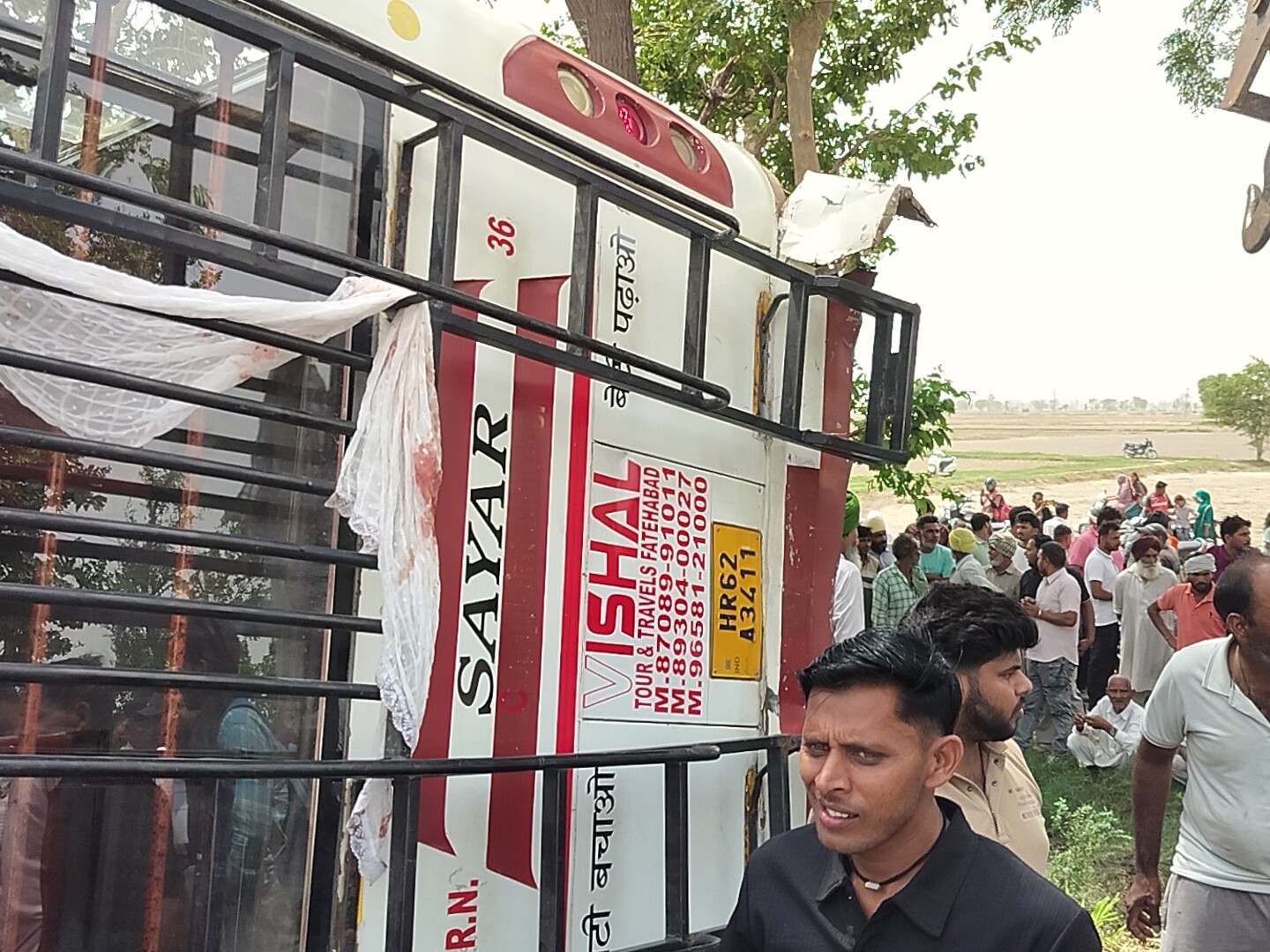 फतेहाबाद से टोहाना आ रही बस पलटने से 3 की मौत। - Dainik Bhaskar