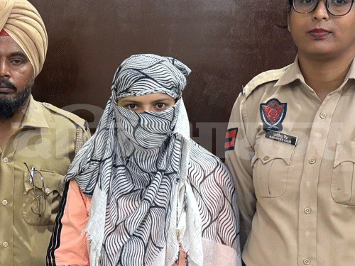 आरोपी युवती खुशी पुलिस की गिरफ्त में है।