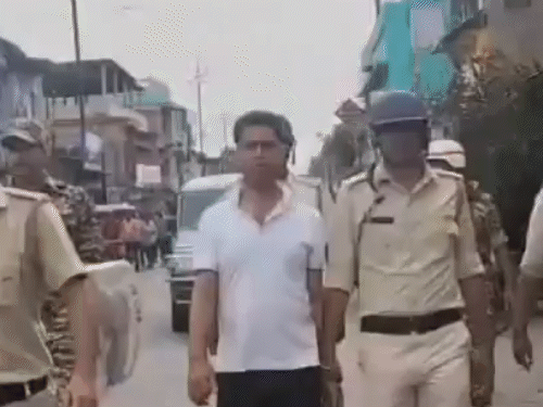 सबसे पहले 11 जून को पुलिस ने जहांगीर खान की परेड कराई थी।