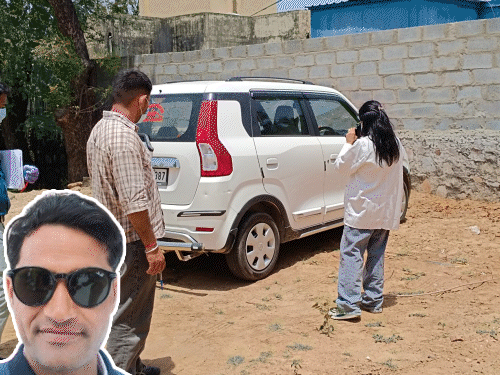 व्यापारी का शव इसी कार में मिला, जो उनके घर से 100 मीटर दूरी पर खड़ी थी। - Dainik Bhaskar