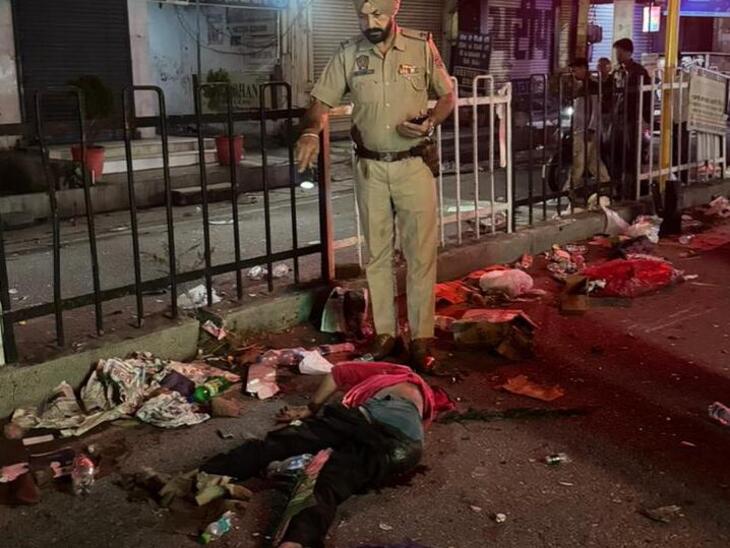 भोगपुर में जालंधर-पठानकोट हाईवे पर गिरे शव।