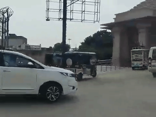 चढ़ावा चोरी की जांच के लिए एसआईटी सोमवार दोपहर करीब 3 बजे राम मंदिर में दाखिल हुई। टीम रात 9 बजे तक मंदिर परिसर में रही।