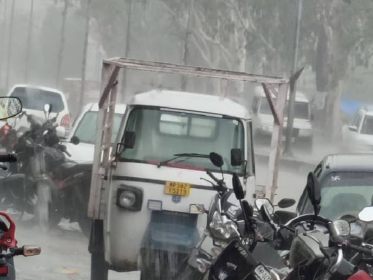 रायसेन में सोमवार को जोरदार बारिश हुई.